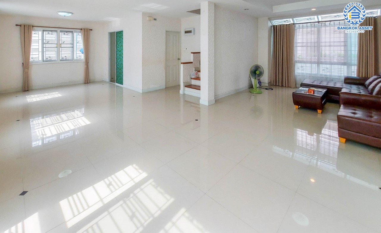 *****บ้านเดี่ยวมือสองนนทบุรี ห้องมุม! ม.ชวนชื่นโมดัส รัตนาธิเบศร์-ท่าอิฐ หลังใหญ่ เนื้อที่ 60.9 ตร.ว. ฟังก์ชัน 3 ห้องนอน 3 ห้องน้ำ 2 ที่จอดรถ แถมแอร์ 2 เครื่อง ต่อเติมครบพร้อมอยู่ บนทำเลโซนเมืองเชื่อมต่อ ถ.รัตนาธิเบศร์ และถ.ราชพฤกษ์ ใกล้รถไฟฟ้าสถานี "ไทรม้า"